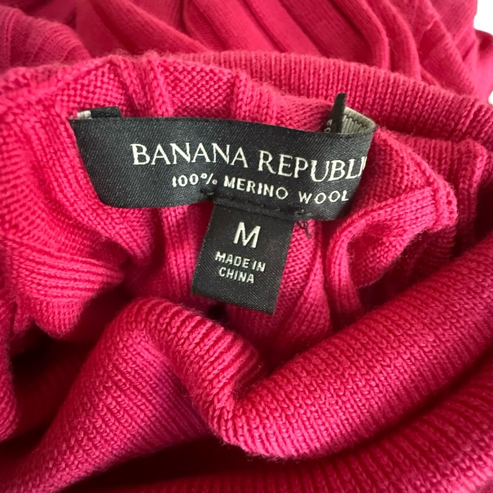 NWT Banana Republic Women’s Fuchsia Ribbed Lightweight Turtleneck! Medium! NEW! - Picture 4 of 9